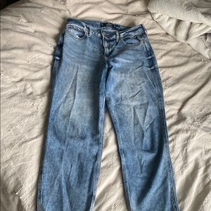 medium wash mom jeans